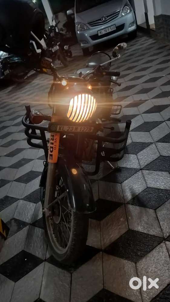 Royal Enfield classic 350 black