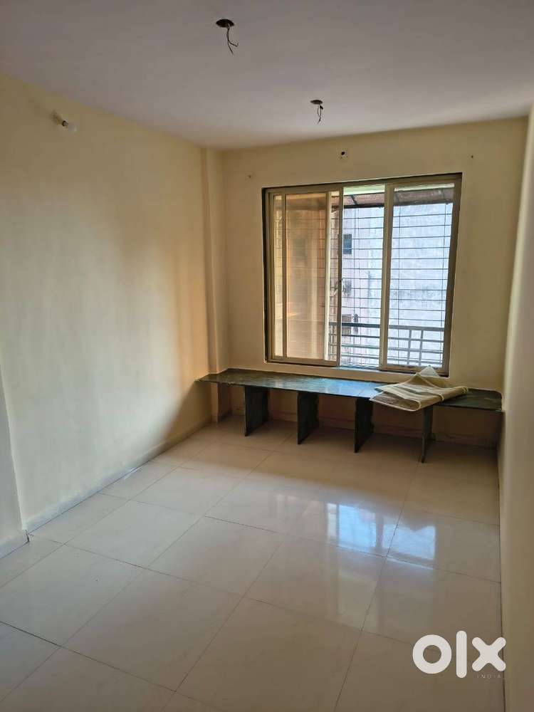 Spacious 1 bhk with open ventilation, light walkable railway station.