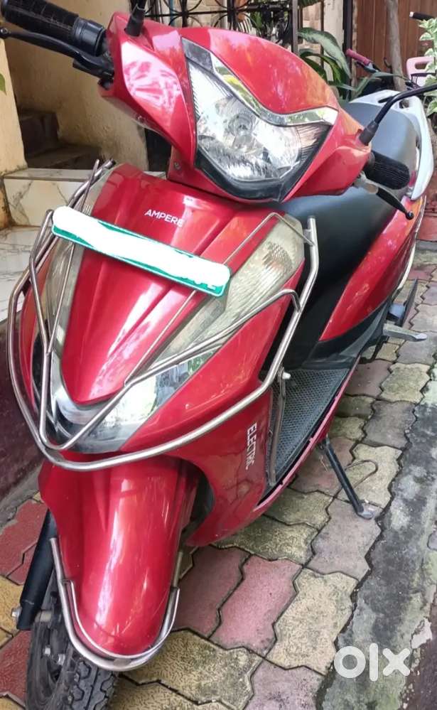 Magnus EX scooter in red colour
