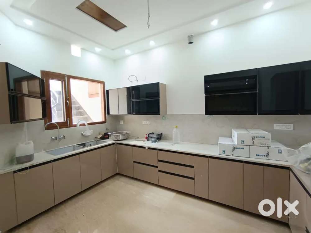 3bhk semifurnisd house floor available for rent sector 79