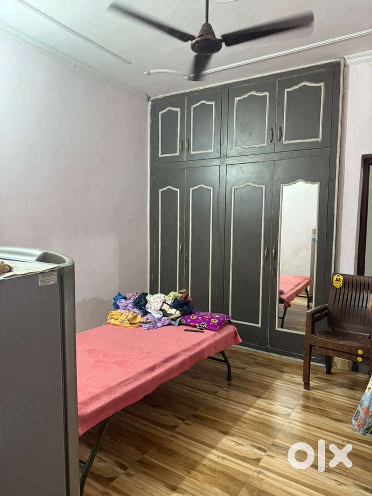 PG for Girls Female Women near to Ranjit Avenue D Block Main Road