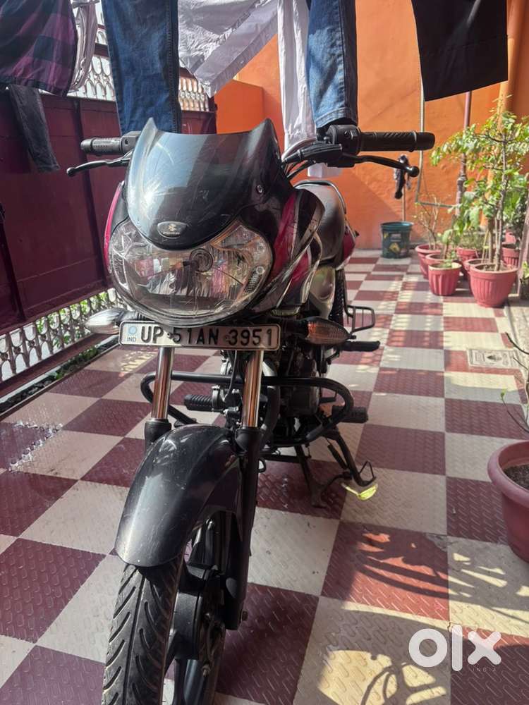 Bajaj Discover real 115 cc BS-4 Dual Led light with digital meter