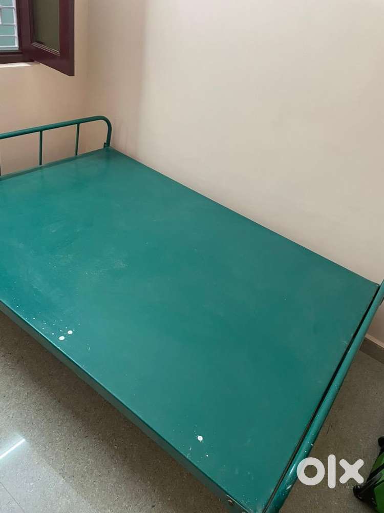 6x4.5 feet metal cot brand new for sale