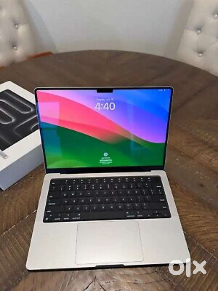 Apple 2023 MacBook Pro 14-inch M3 Pro 12-Core 18GB RAM 1TB SSD Silver