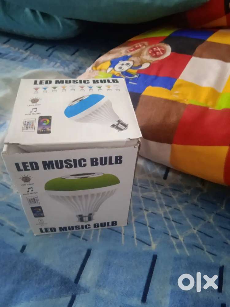 bulb Bluetooth speaker good condition with remote