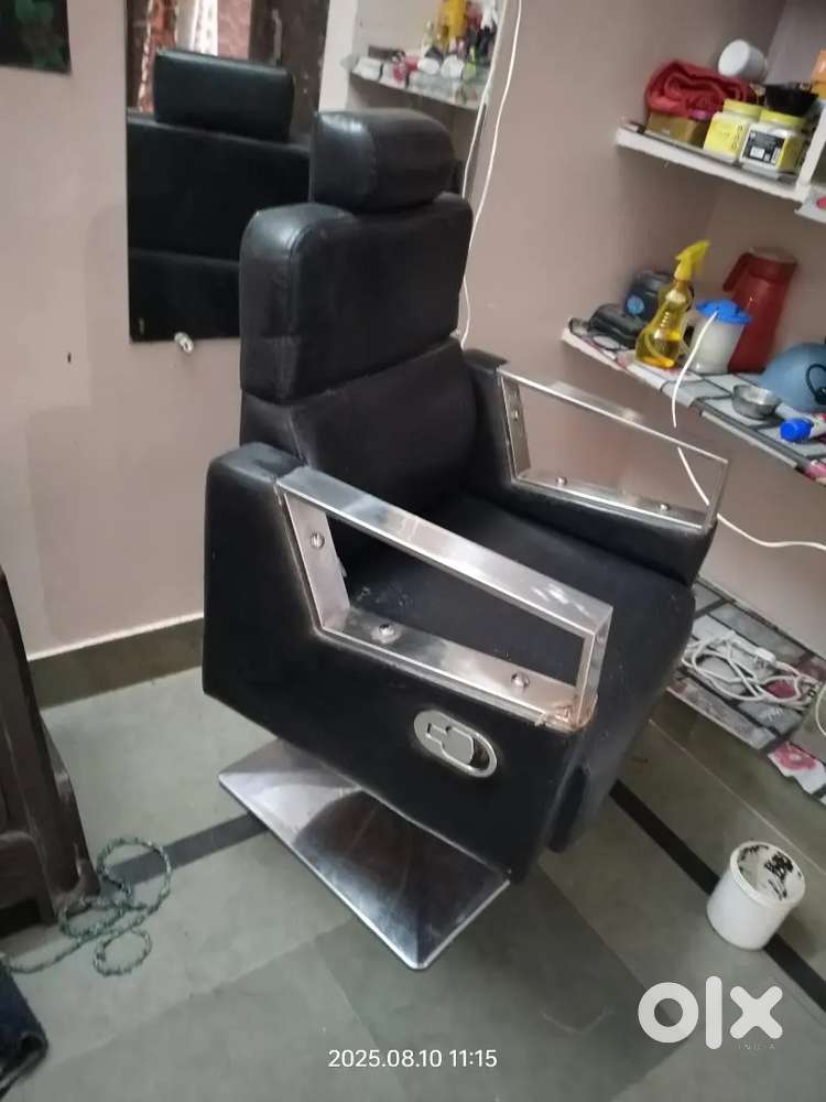 Saloon chair