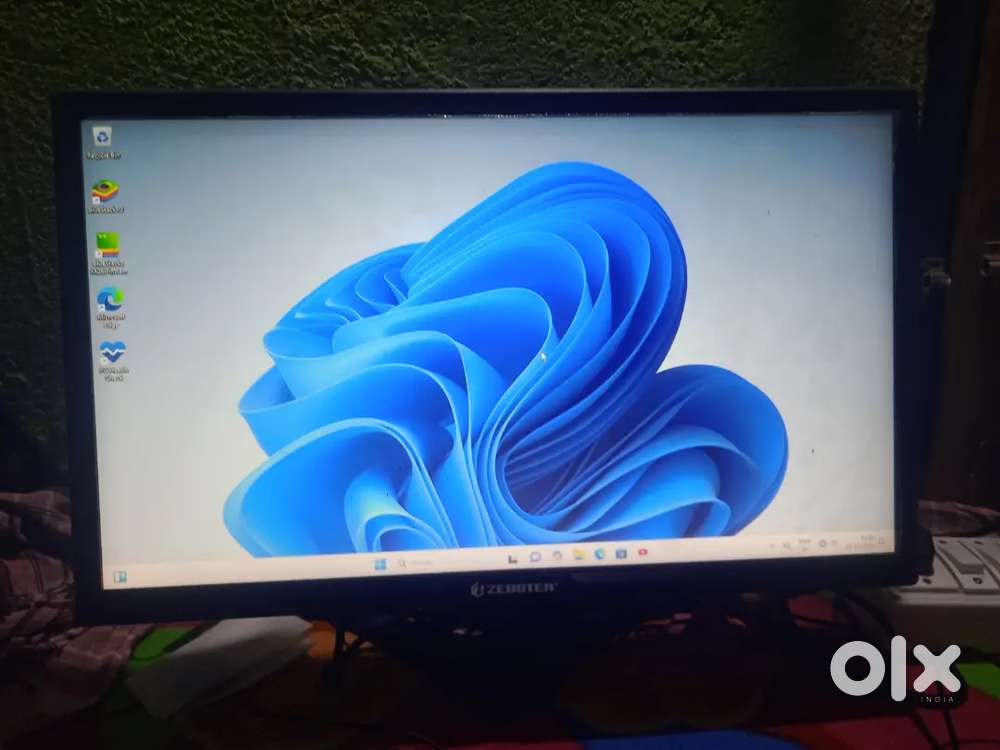 Computer setup CPU name RIONIX monitor name ZEBSTER setup