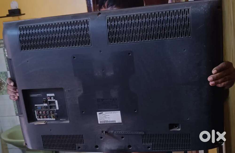 Samsung 32 inches LCD TV