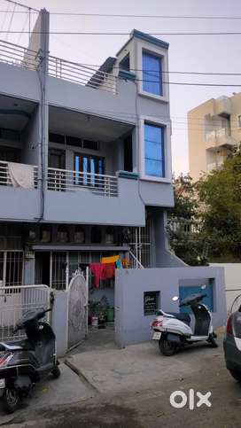 4 bhk triplex with 2 halls and 2 kitchens