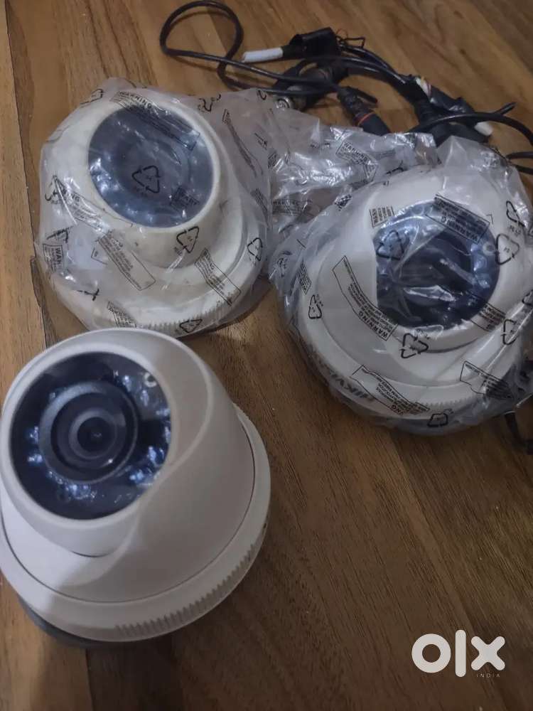 HIK VISION TURBO HD CCTV CAMERA WITH 3 COLOUR CAMERAS