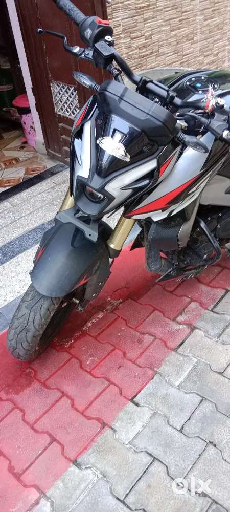 2 MONTH PHELE BIKE KI HAI URGENT SELLING HAII