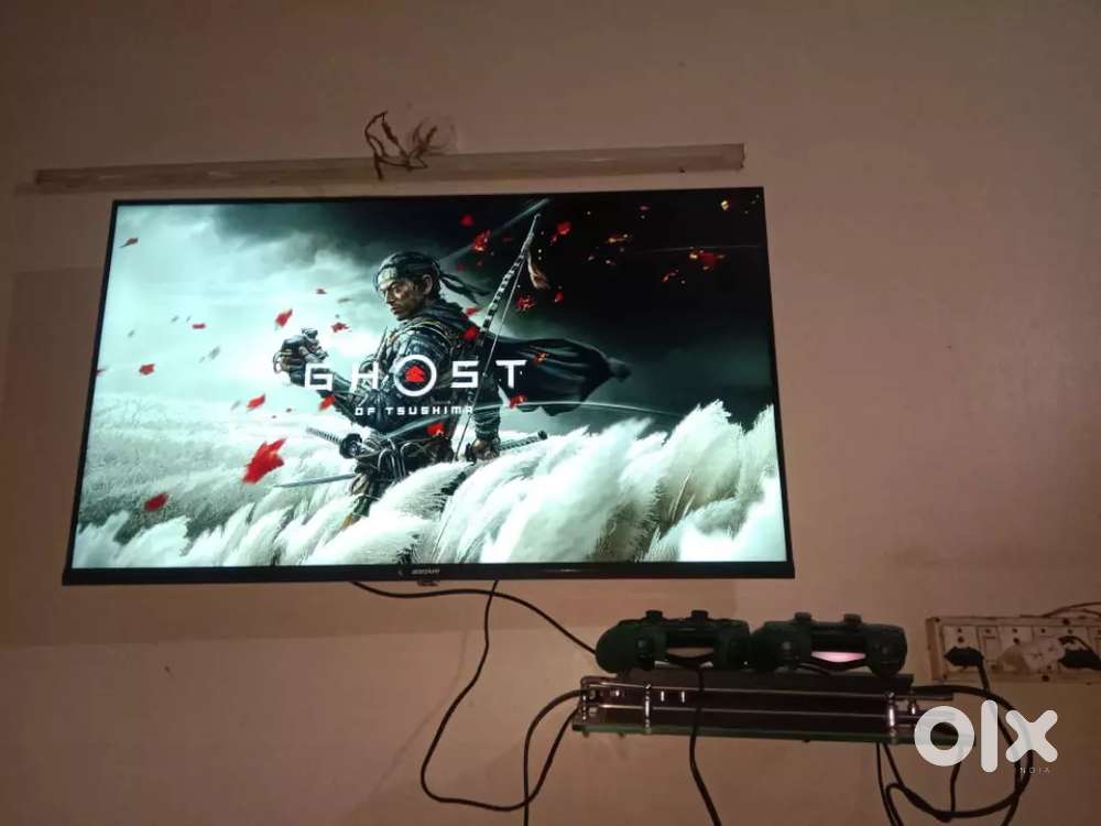 Ps4 game good condition bast price and 1 month guarantee 2 controler