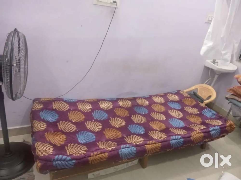 Single wooden kattil with new bed rs.5000