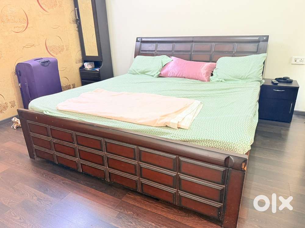Solid Wood King Size Bed with Storage