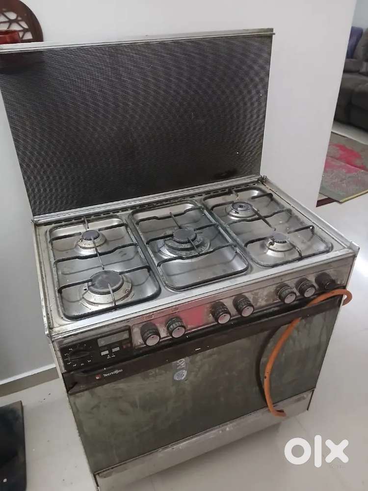 Cooking range and Ahuja amplifier SSA 160 DP