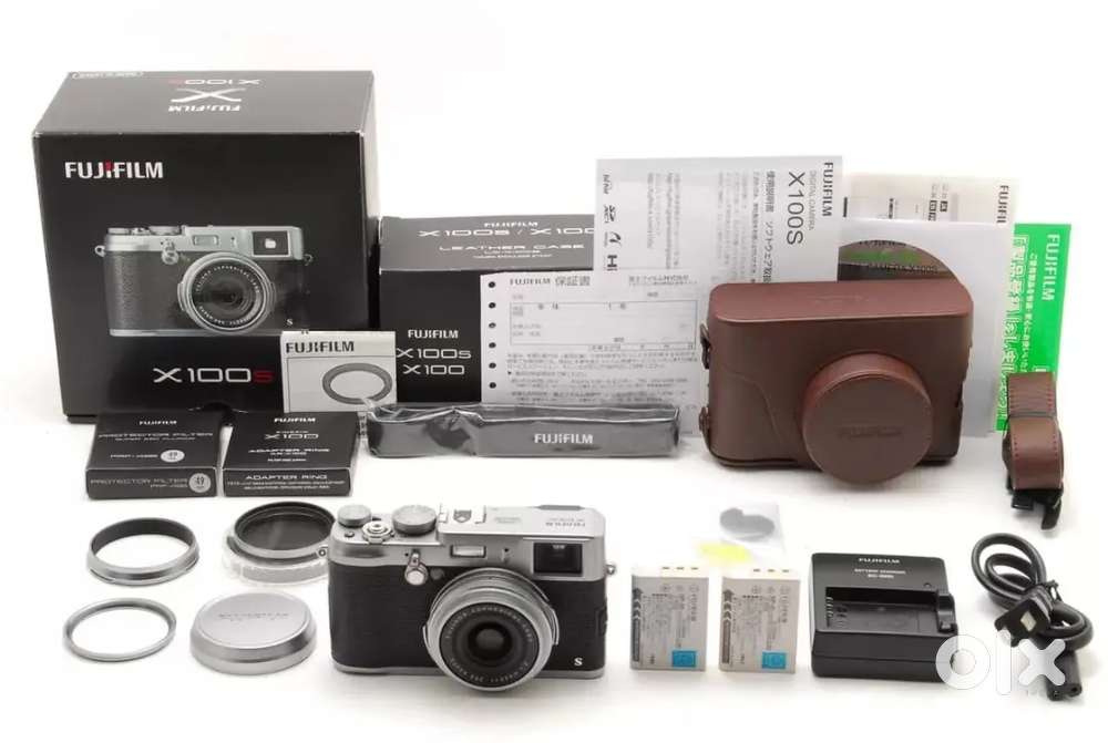 FUJI FUJIFILM X100S 16.3MP Digital Camera Silver From JAPAN