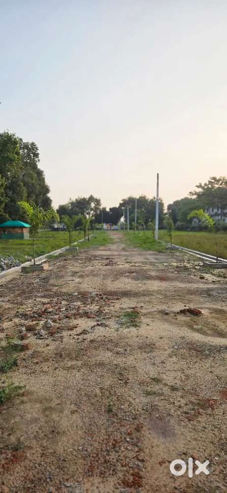 पीलीभीत बाईपास हाइवे से 100 मीटर की दूरी पर ओनली
