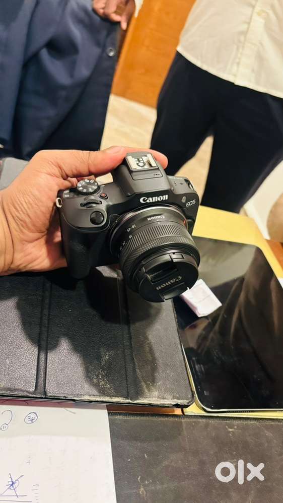Canon r100