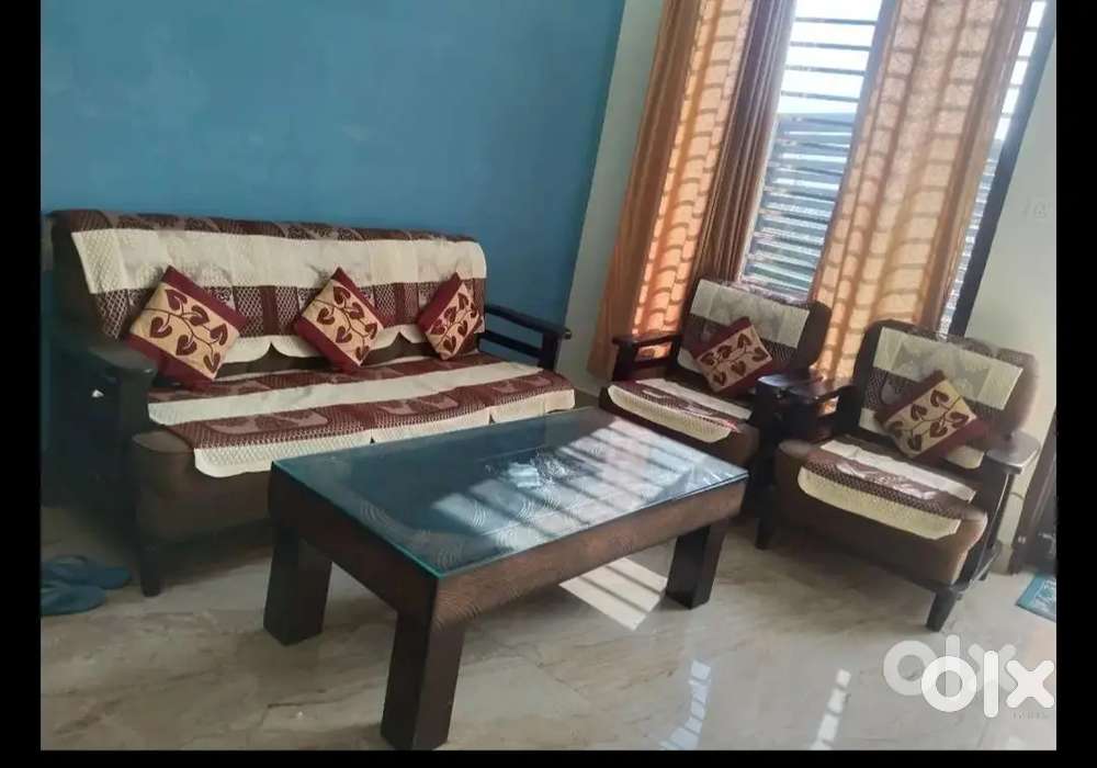 5 seater sofaa set with tablee