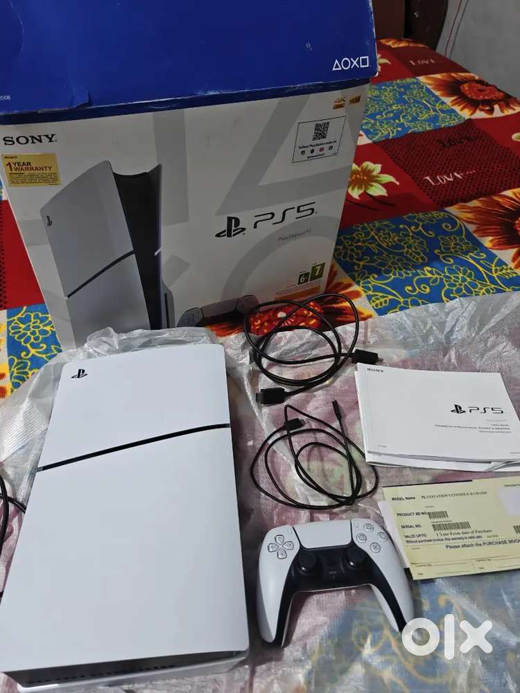 PS5 slim 1TB Disc edition with bill,box all accessories 6 month old