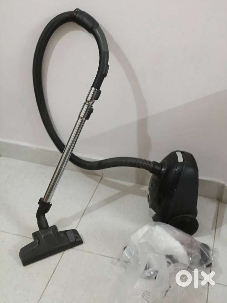 Vacuum Cleaner with resuable dust bag