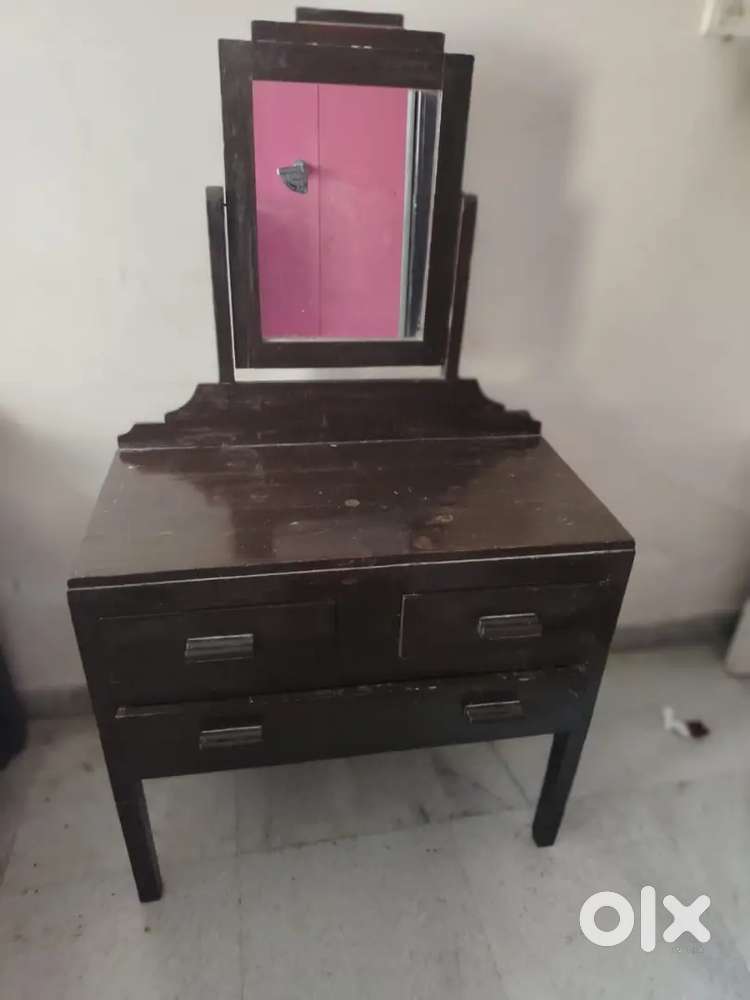 Hello friends i want to sale dressing table