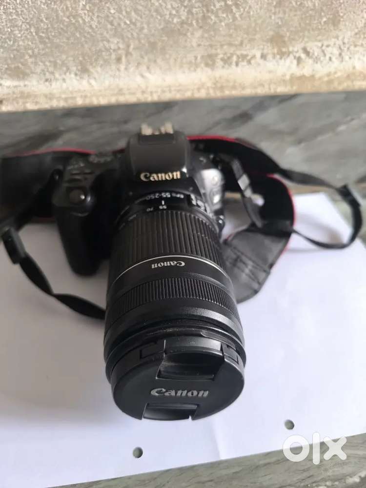 Canon EOS 200 D