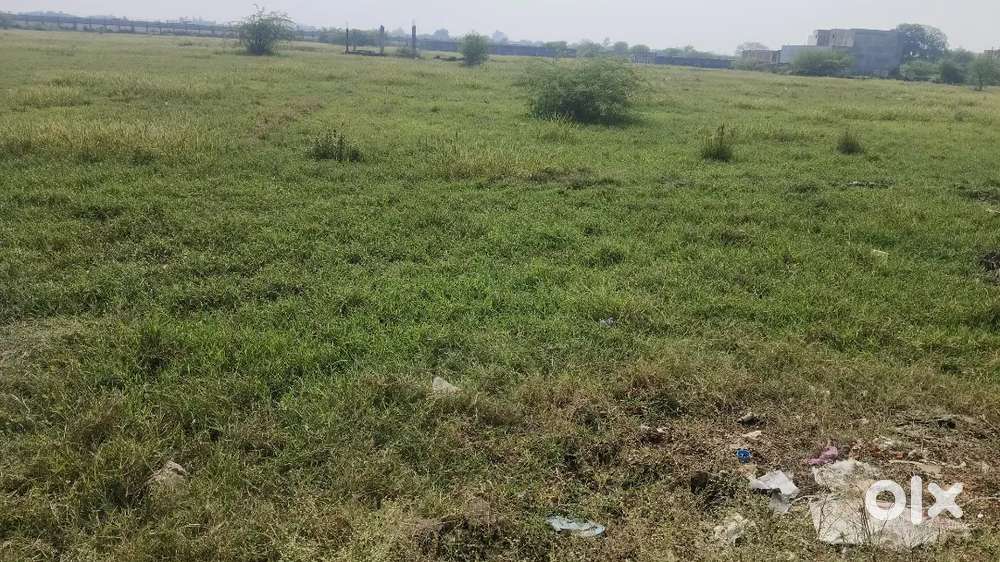 Plot is Located near Amausi