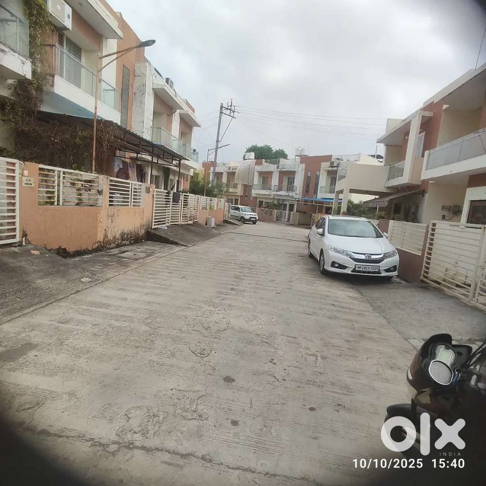 Tilwara Road new 3 BHK independent society campus duplex available