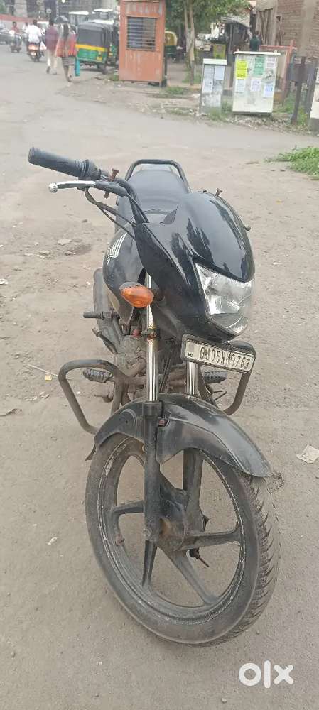 Navi gadi lena hai isliye bech raha hun