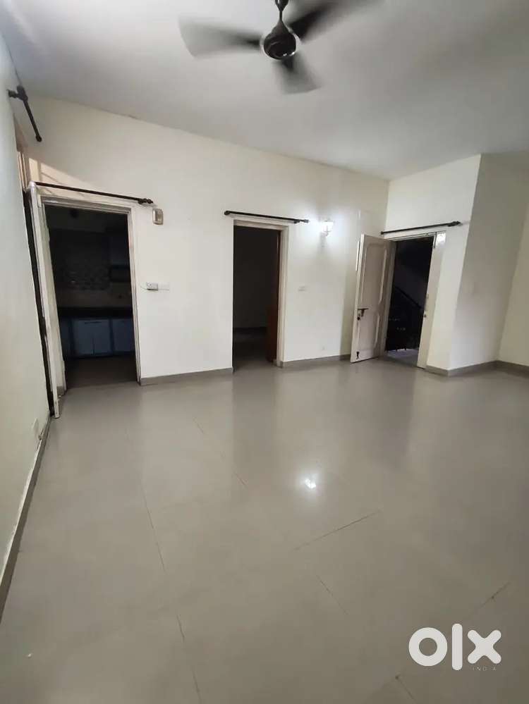 FIRST FLOOR 3 BHK SEMI FURNISHED SET HOUSE ON SEC 4 PKL