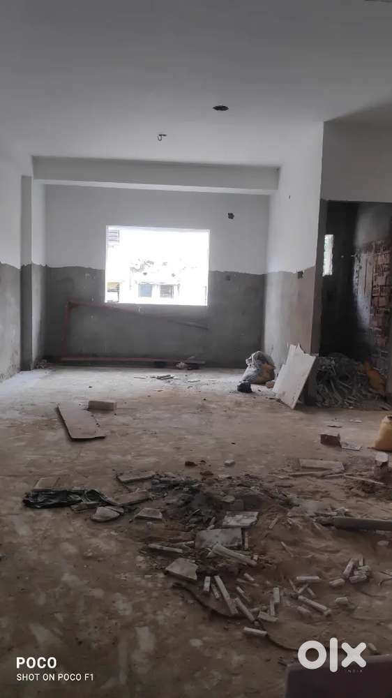 4bhk flat sale in picnic garden. Loanable