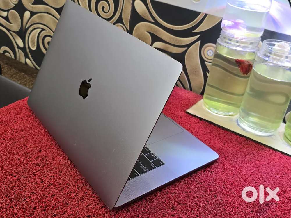 Apple Macbook Pro i7/16/256gb SSD 5.5gb Graphics 15inch Retina Display