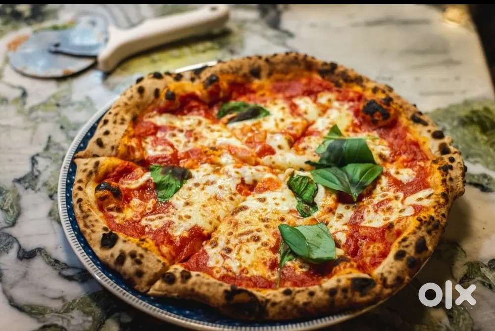 We are looking for pizza food courier driver ⁴⁹