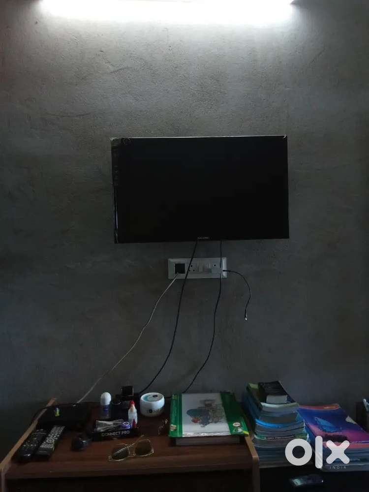 Selling tv and wardrobe