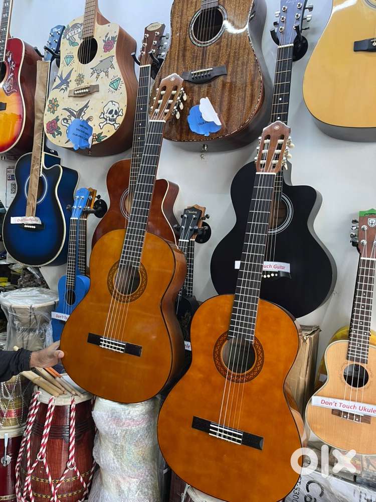 Yamaha .1299/-. Guitar Brand New C40 & Intren jurez in 1299/-