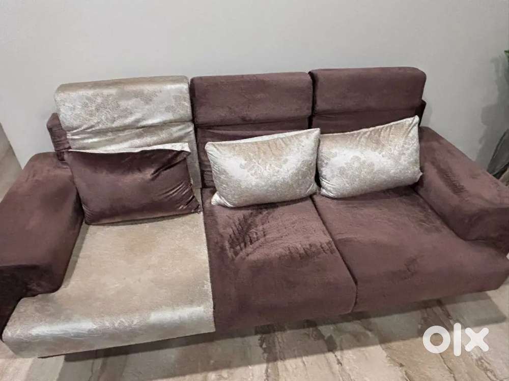 4*3 SOFA WITH TABLE
