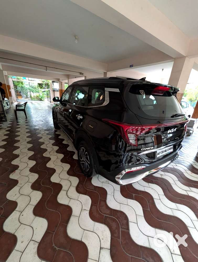 Kia Carens 2022 Diesel AT showroom maintenance