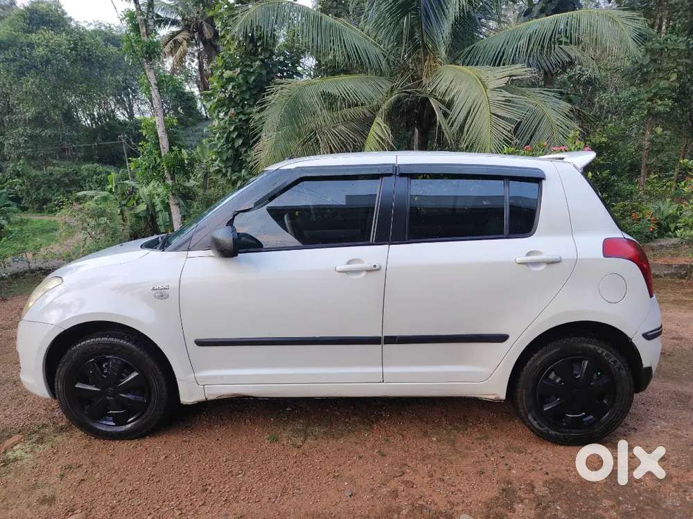 Maruti Suzuki Swift 2010 November