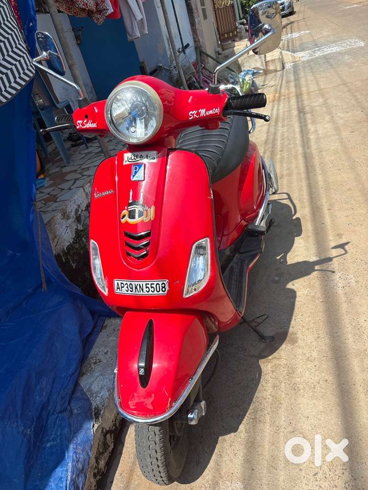 Vespa urban club red colour, very good condition