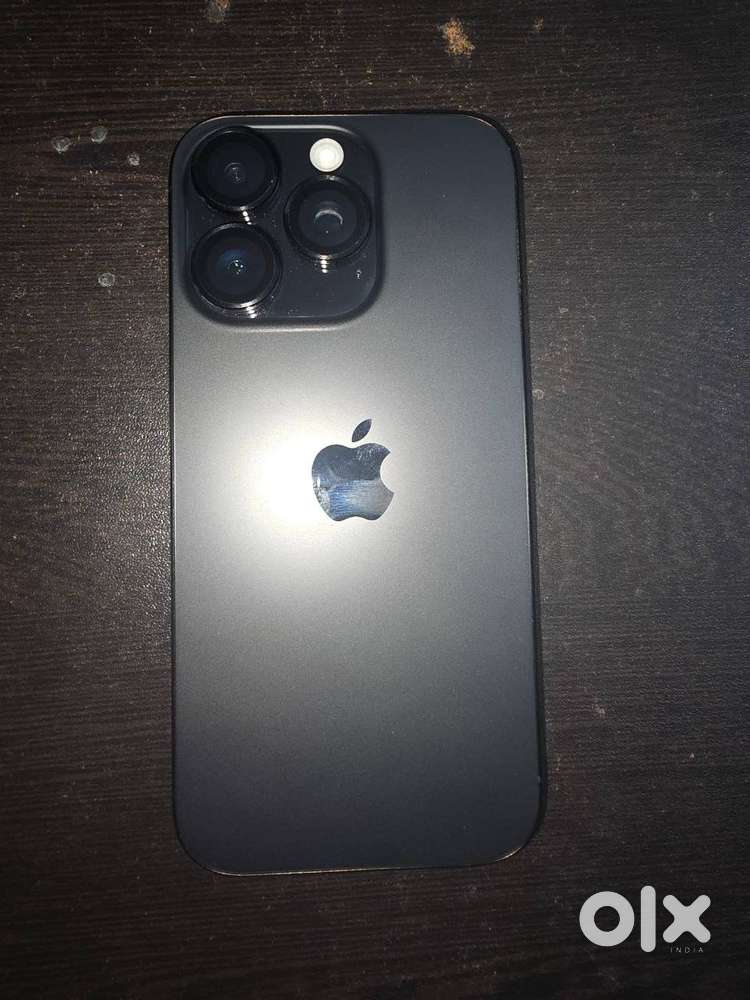 Apple iPhone 16 Pro (Black Titanium, 256 GB)