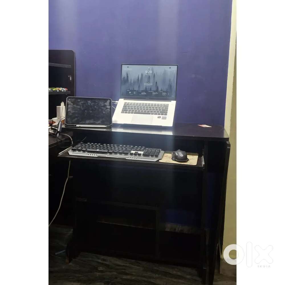 Computer table