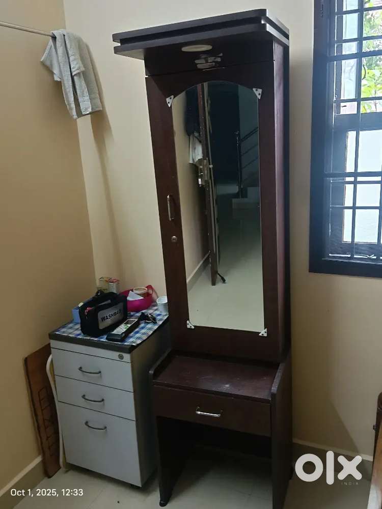 Dressing table