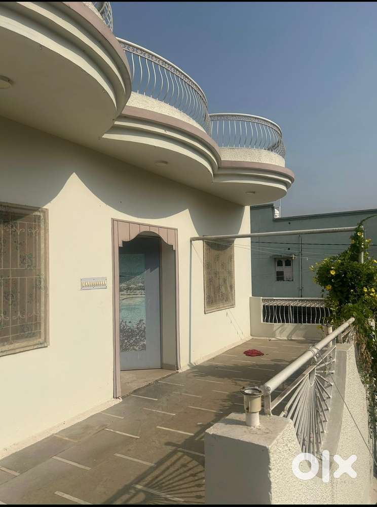 2 Roommate needed only girls