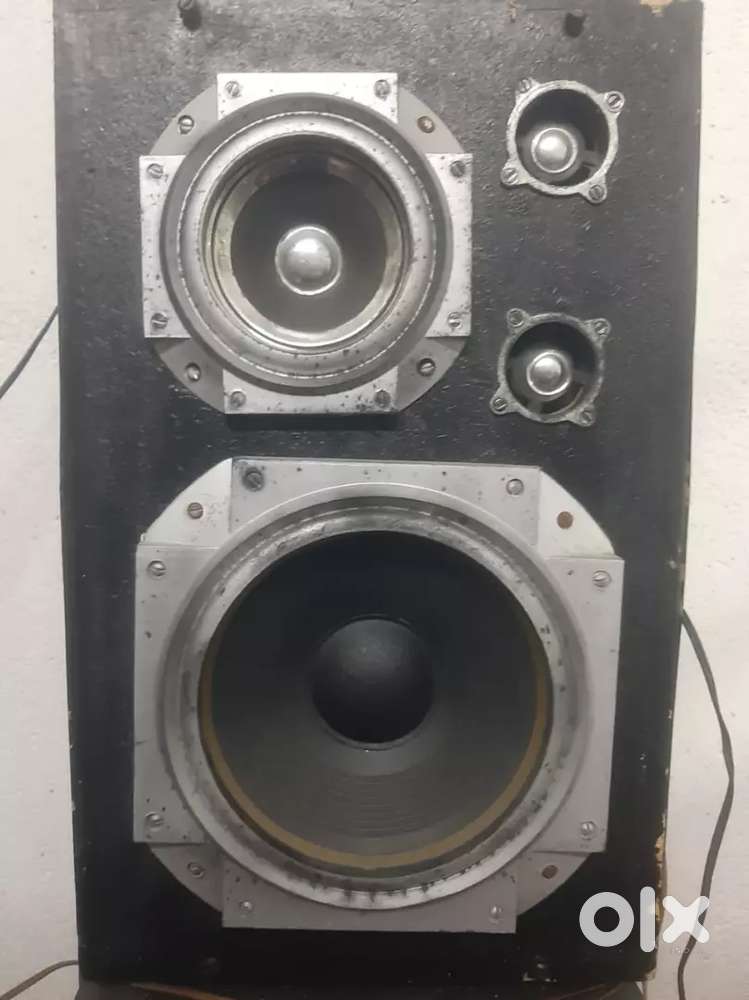 2pic sound box 8 inches Subwoofer 2pic tweeter 4440 Duel ic amplifier