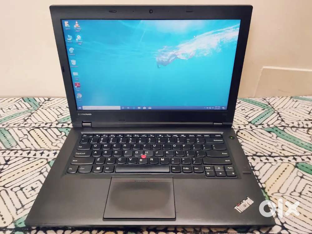 Lenovo Intel i5 win 10pro 8gb/256gb SSD 2gb graphics excellent laptop