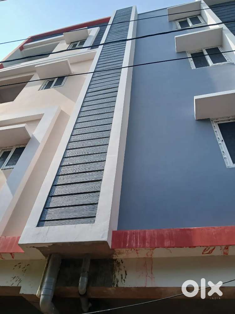 Middle class people very nice looking near to main road