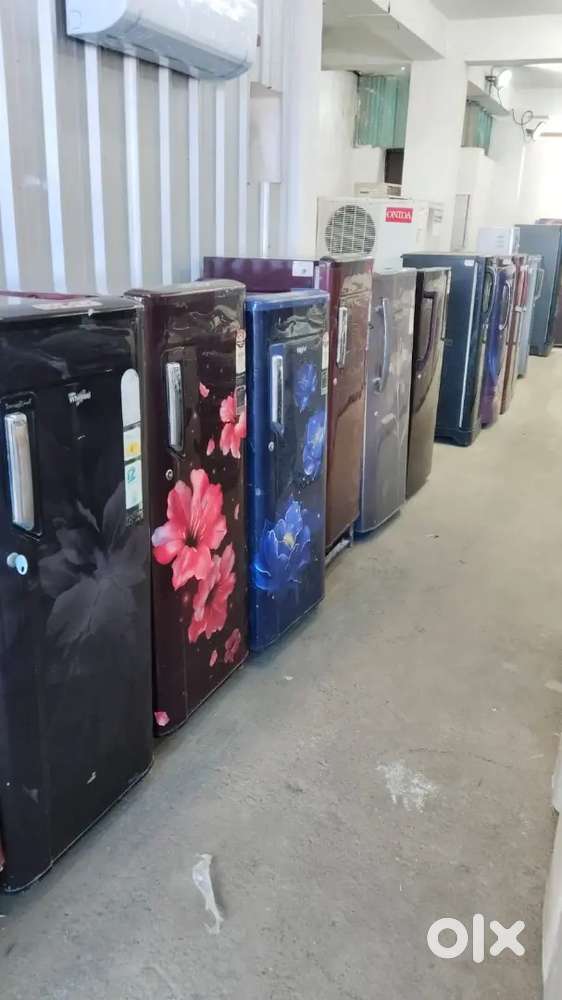 Second hand fridge showroom _{`