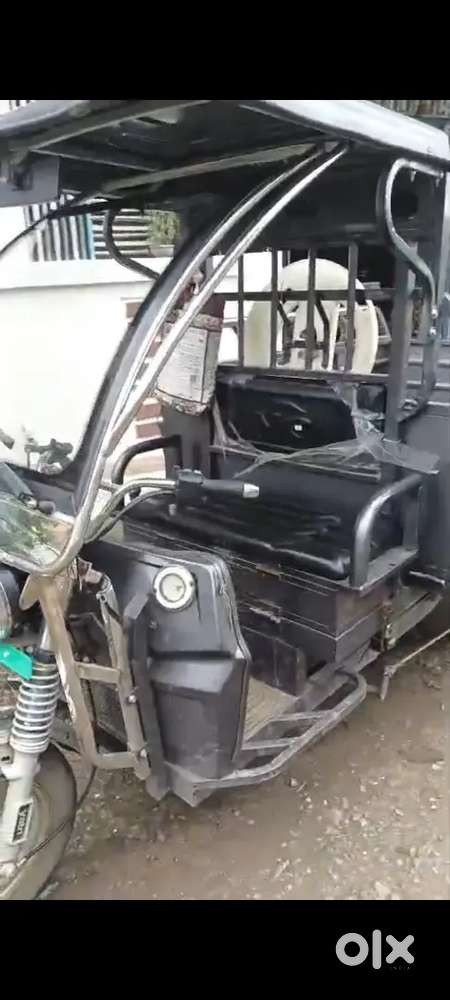 Yatri e rikshaw loader only 150000