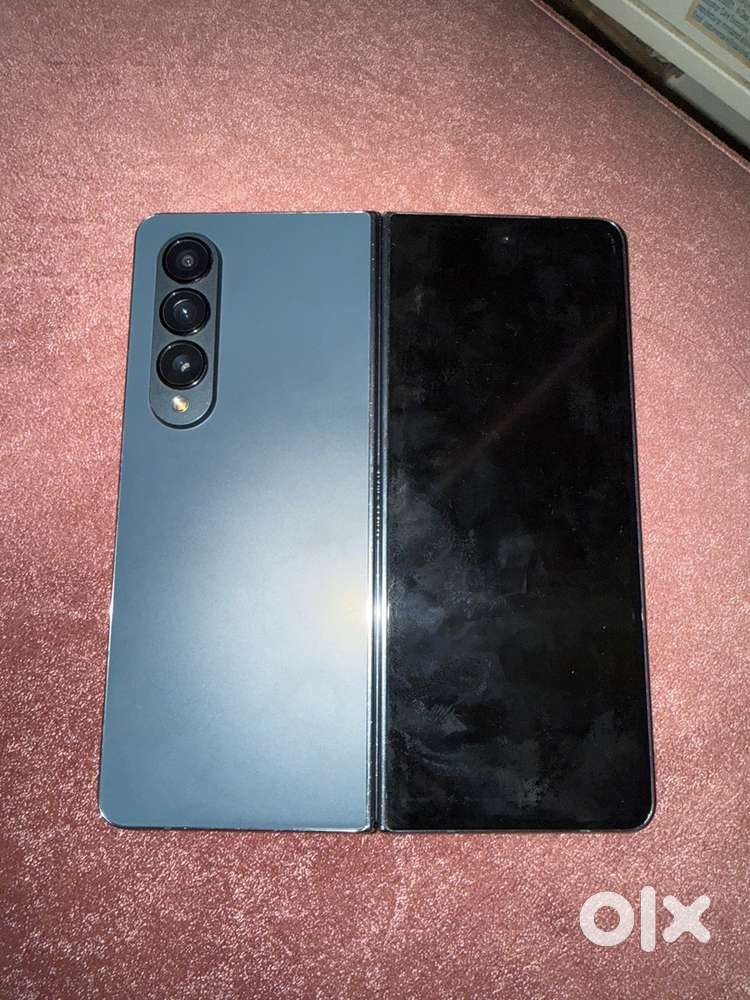 Samsung z fold 4 small dot display